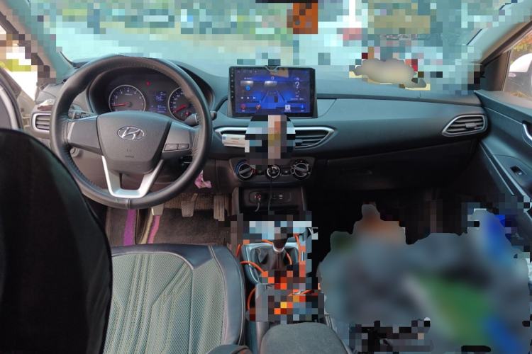 Used Hyundai Celesta 2017 1.6L Manual GL Delight Edition Center Console