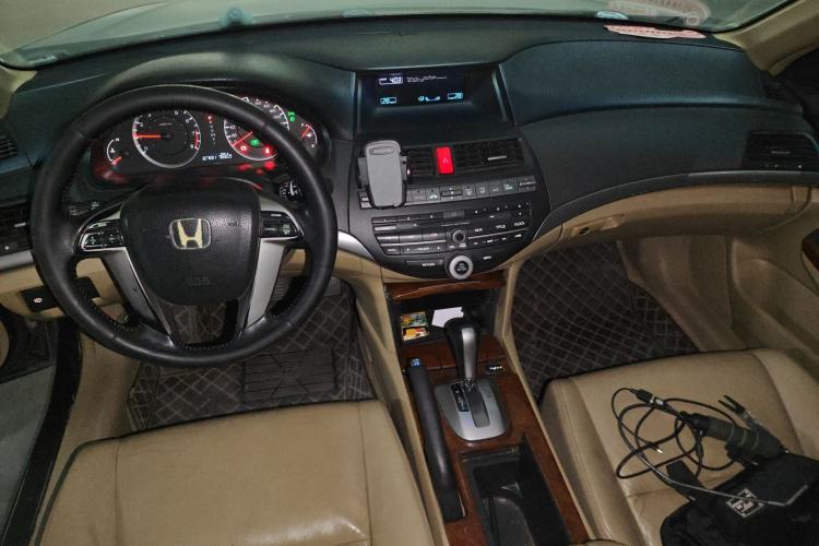 Used Honda Accord 2012 2.0L SE Center Console