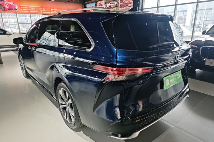 Used Toyota Granvia 2022 2.5L Hybrid Flagship Edition Rear Left 45 Deg