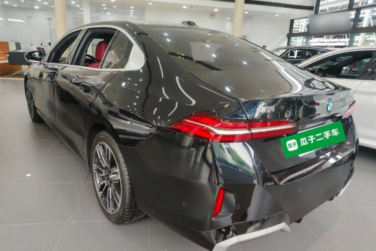 Used BMW 5 Series 2024 530Li Leading Model M Sport Package Exterior 2