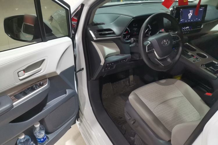 Used Toyota Sienna 2023 2.5L Hybrid Comfort Edition