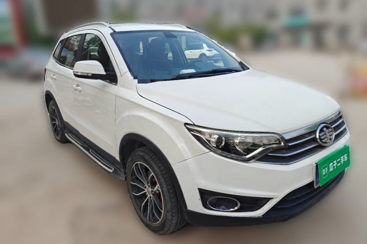 Used FAW Senya R7 2016 1.6L Manual Luxury Model Front Right 45 Deg