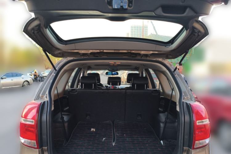 Used Chevrolet Captiva 2015 2.4L Two-Wheel Drive Urban Version 7 Seats Trunk