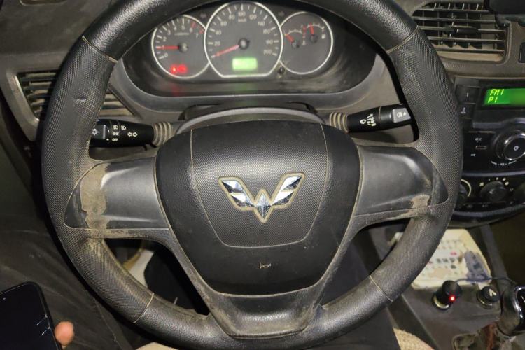 Used Wuling Hongguang 2015 1.5L S Base Model China IV Steering Wheel