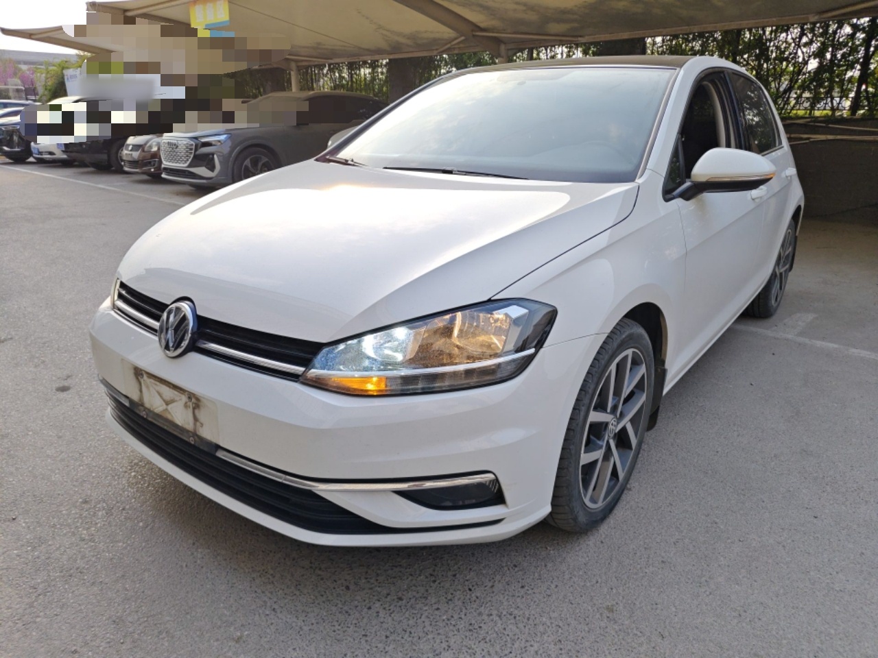 تحت مقدمة السيارة