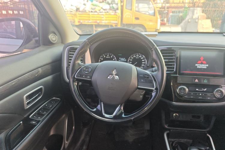 Used Mitsubishi Outlander 2019 2.0L Two-Wheel Drive Comfort Edition 5 Seats China V Standard
