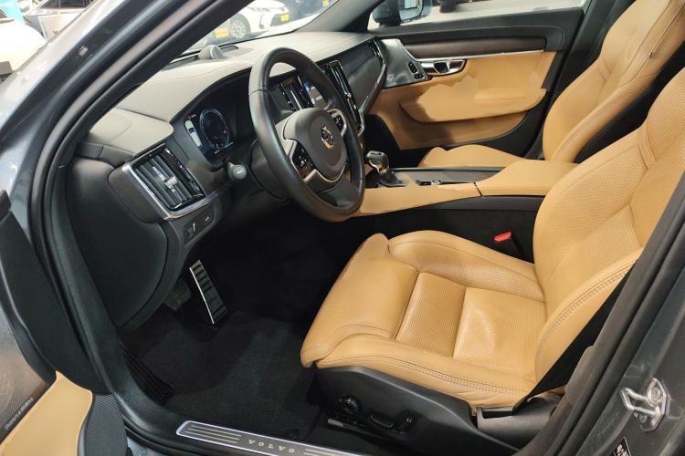Used Volvo V90 2020 Cross Country T5 AWD Prestige Edition

