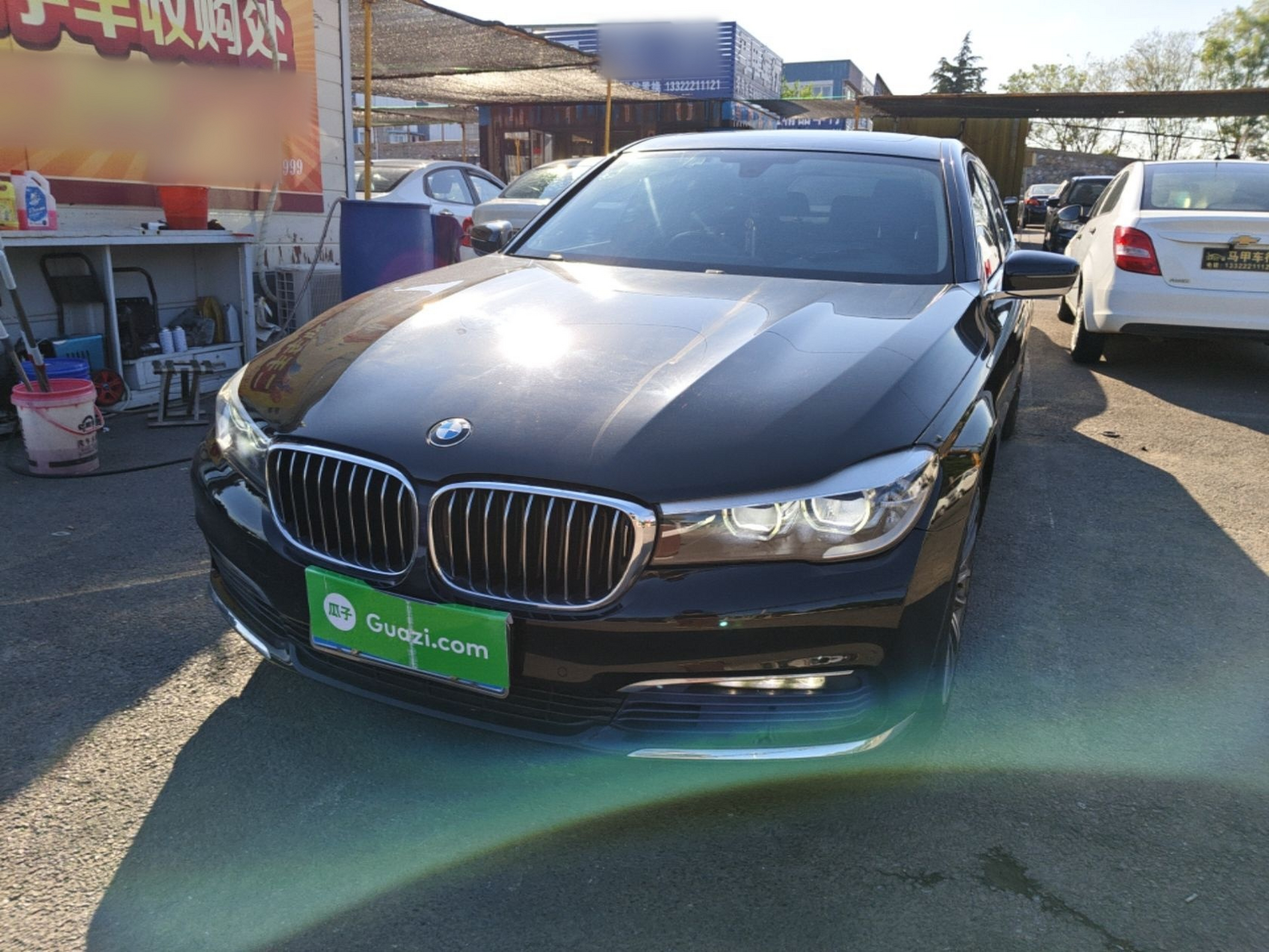 Под передней частью автомобиля
