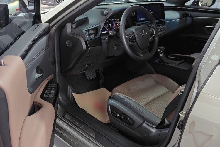 Used Lexus ES 2023 200 Excellence Edition
