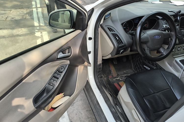 Used Ford Focus 2012 Sedan 1.6L Manual Comfort Model
