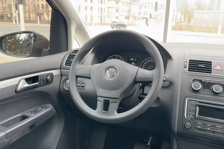 Used Volkswagen Touran 2015 1.4T DSG Comfort Edition 5 Seats Interior 2