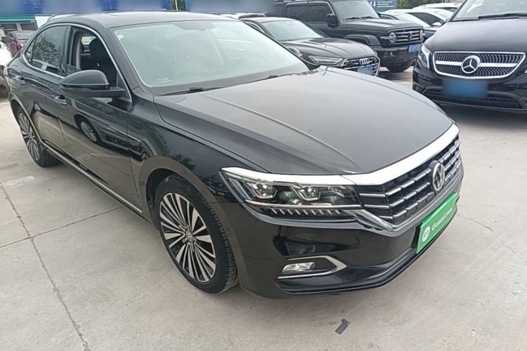 Used Volkswagen Passat 2019 330TSI Luxury Edition China VI Standard Front Right 45 Deg