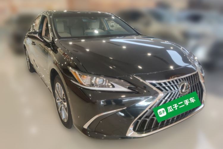 Used Lexus ES 2023 200 Excellence Edition Front Right 45 Deg