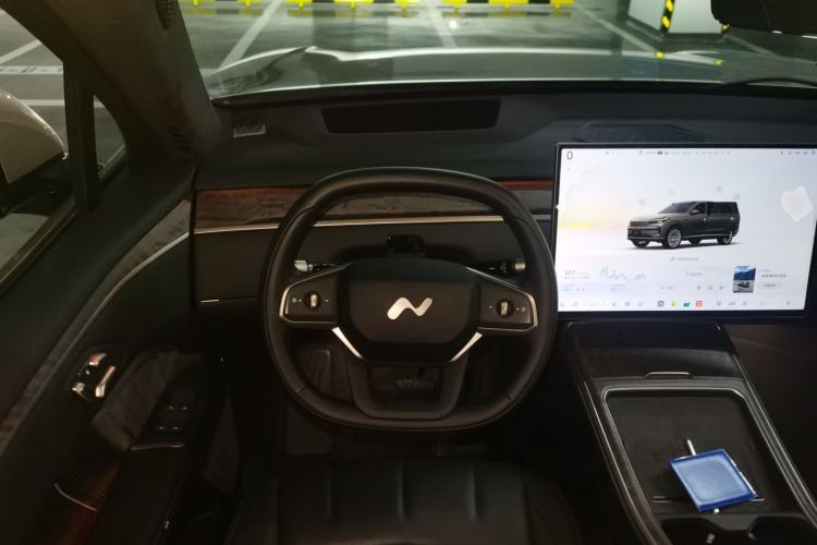 Used ONVO Luxeed L90 2025 Model—Max Six-Seater Version Steering Wheel