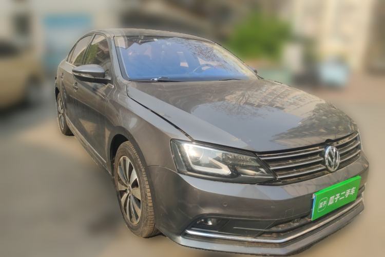 Used Volkswagen Sagitar 2015 230TSI Automatic Luxury Model Front Right 45 Deg