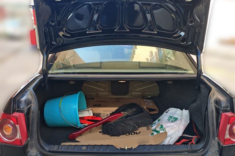 Used Volkswagen Santana Vista 2008 1.8L Manual Comfort Edition Trunk