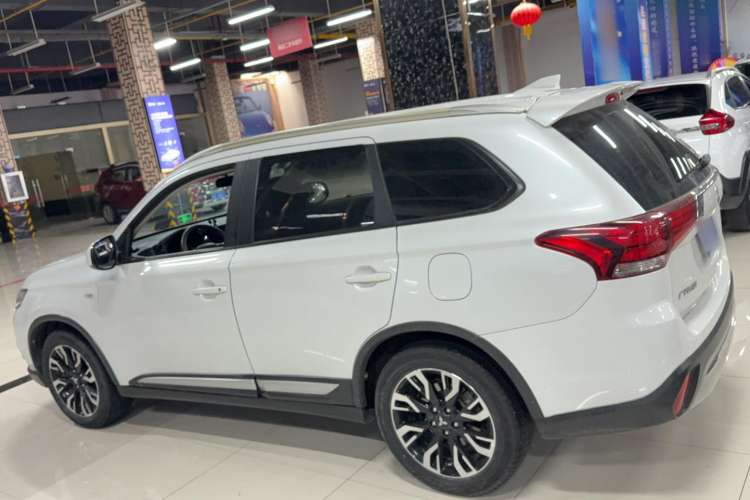 Used Mitsubishi Outlander 2020 2.0L Two-Wheel Drive Comfort Edition 5 Seats
