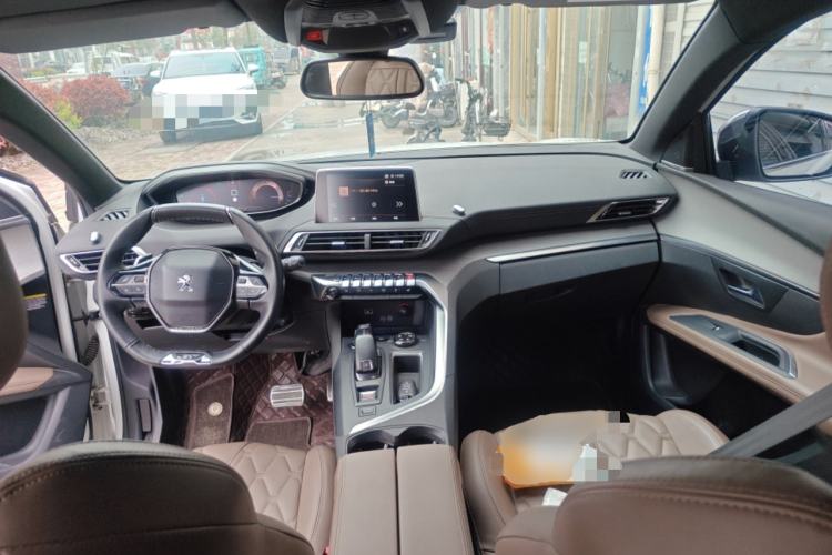 Used Peugeot 5008 2017 380THP 7-Seater Luxury GT Edition Center Console