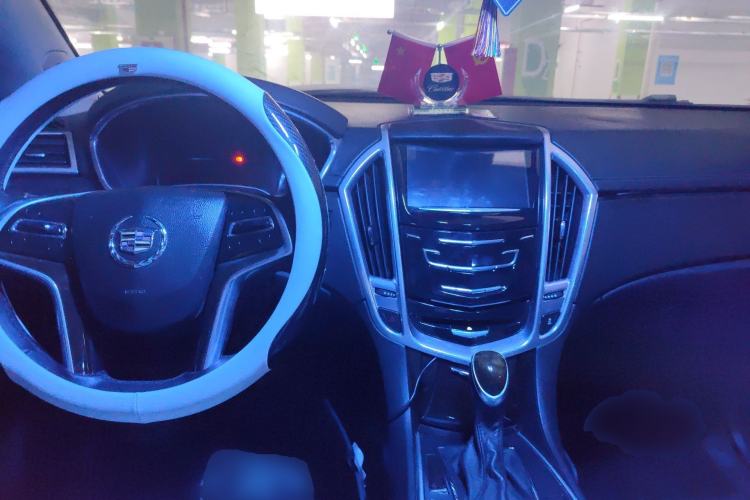 Used Cadillac SRX 2013 3.0L Elite Model Center Console