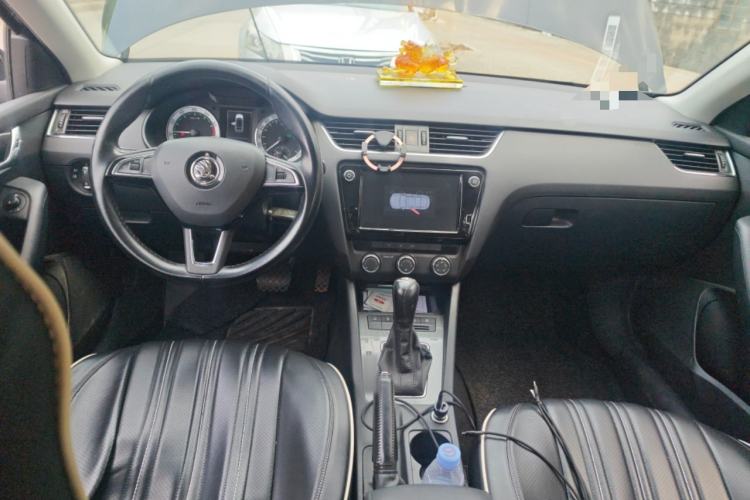 Used Skoda Octavia 2018 Station Wagon TSI230 DSG Luxury Edition Interior 2