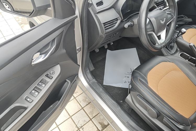 Used Wuling Hongguang S3 2018 1.5T Manual Comfort Model China V Standard
