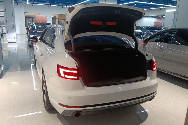 Used Audi A4L 2018 30th Anniversary Edition 40 TFSI Fashion Model
