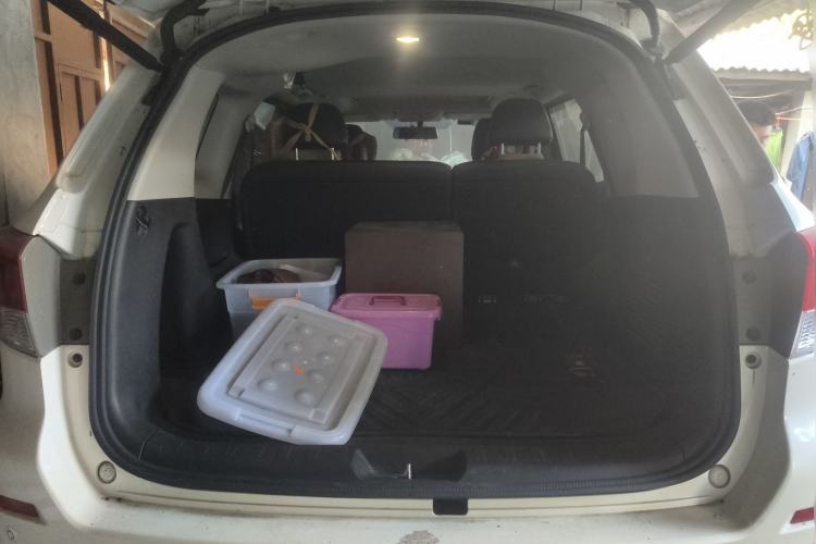 Used Nissan Terra 2018 2.5L Automatic 2WD Luxury Edition Trunk