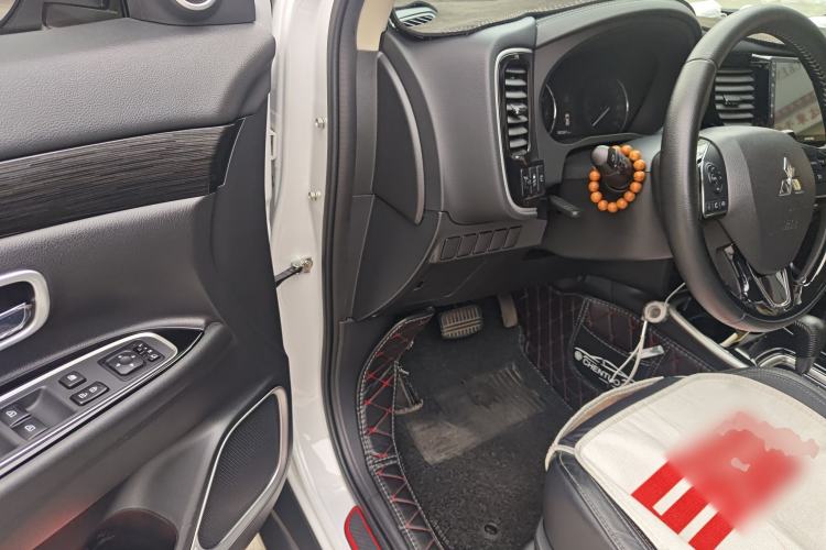 Used Mitsubishi Outlander 2019 2.0L Two-Wheel Drive Comfort Edition 7-Seater China VI Standard