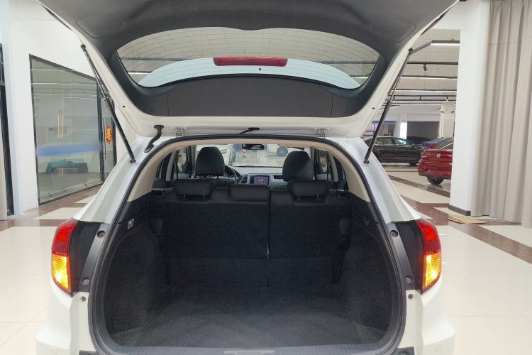 Used Honda Vezel 2015 1.8L CVT 2WD Luxury Model Trunk