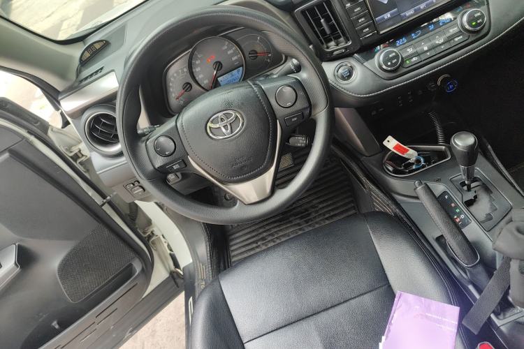 Used Toyota RAV4 2019 2.0L CVT Two-Wheel Drive Comfort Edition China VI Standard Steering Wheel