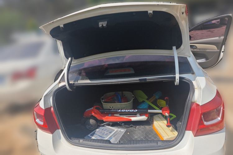 Used Chevrolet Cruze 2015 1.5L Classic SL MT Trunk