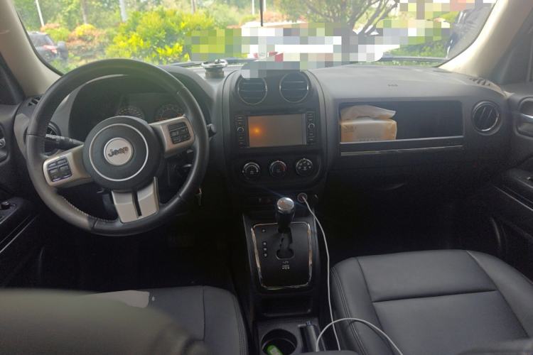 Used Jeep Patriot 2014 2.0L Sport Enhanced Edition Center Console