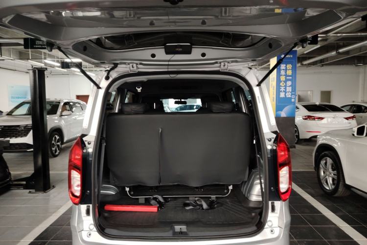 Used Wuling Hongguang New Energy 2025 Extended-Range Hybrid 50KM Comfort Version Trunk