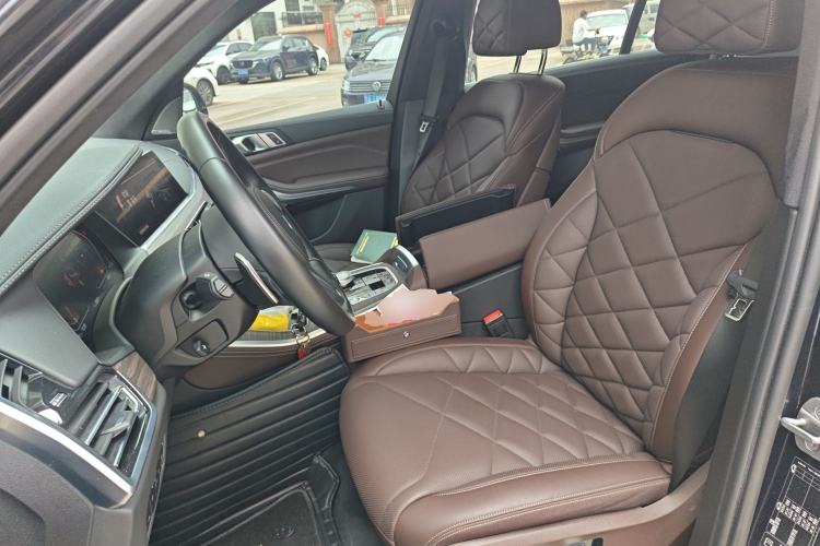 Used BMW X5 2022 xDrive 40Li M Sport Package Left Front Seat