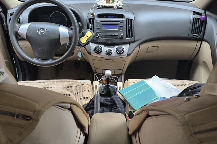 Used Hyundai Celesta 2010 1.6L MT GL Center Console