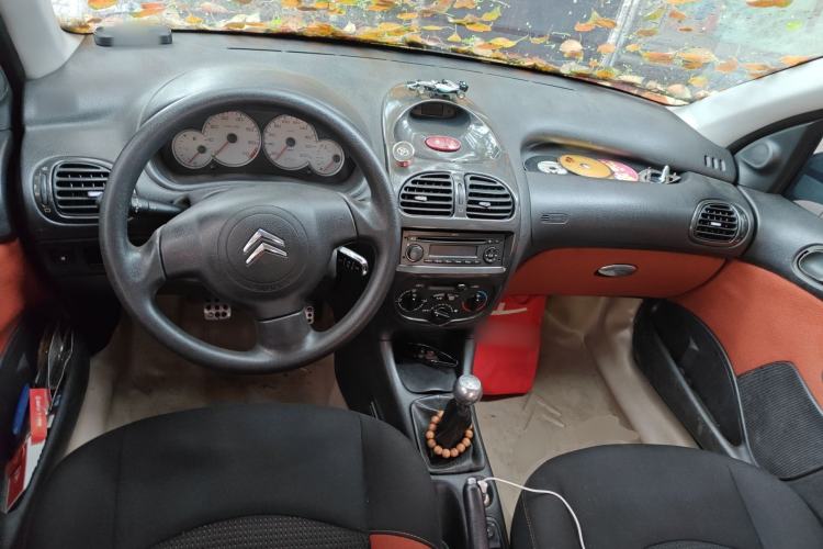 Used Citroen C2 2010 1.4L Manual Comfort Edition Center Console