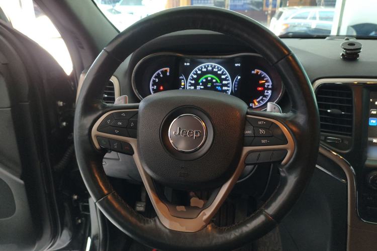 Used Jeep Grand Cherokee 2015 3.0TD Diesel Comfort Navigation Edition
