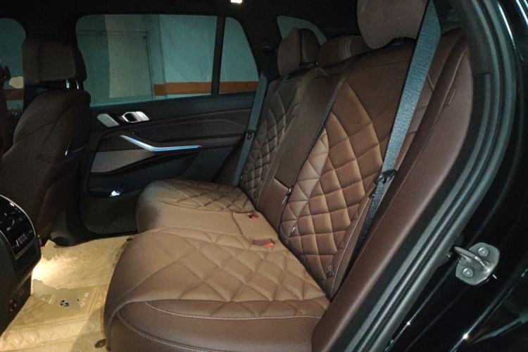 Used BMW X5 2022 xDrive 40Li Luxury Edition M Sport Package Left Rear Seat