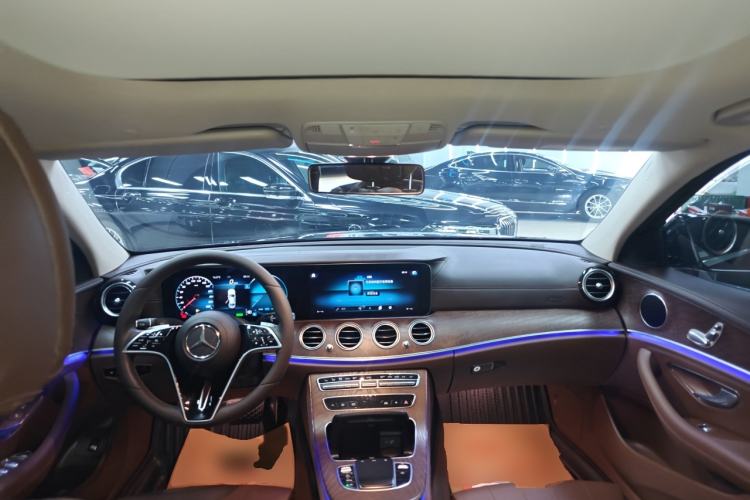 Used Mercedes-Benz E-Class 2021 E 260 L Center Console