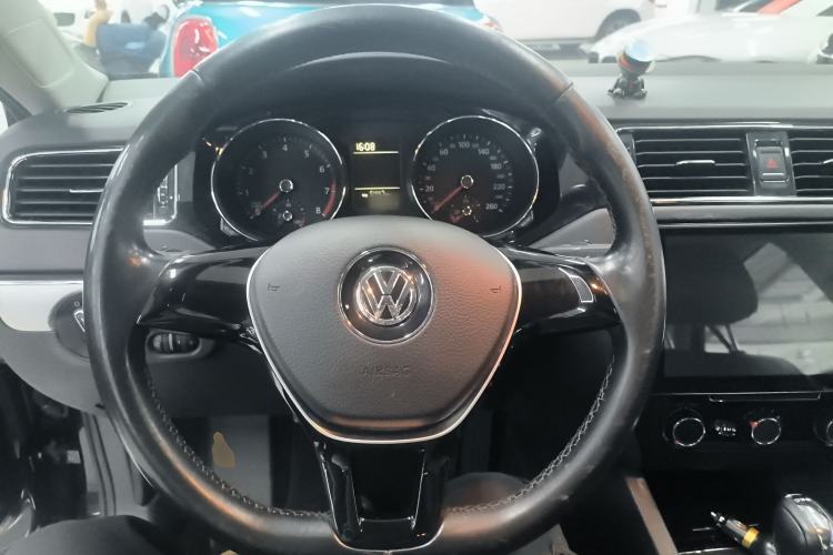 Used Volkswagen Sagitar 2015 230TSI Automatic Comfort Version Steering Wheel