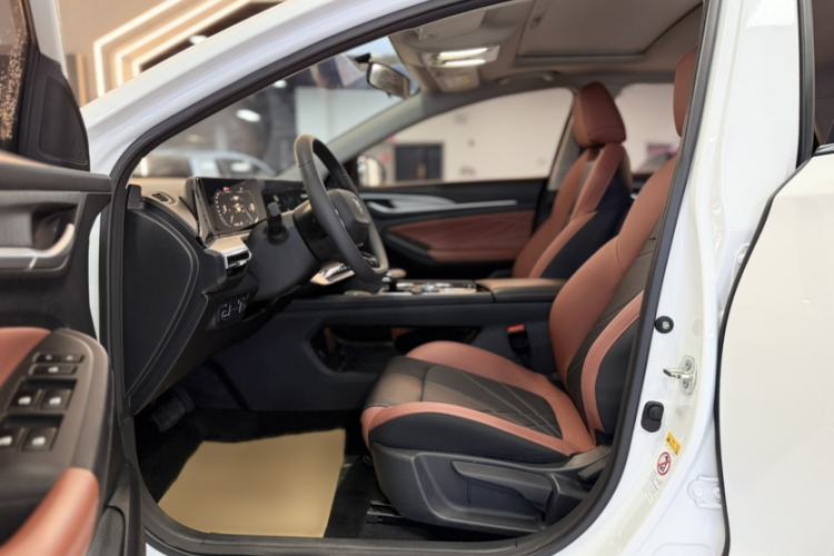 Used CHANGAN Eado 2023 Changan Edition PLUS Blue Whale NE 1.4T GDI DCT Prestige Version
