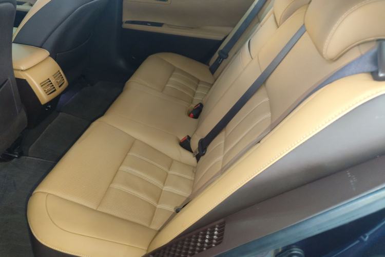 Used Lexus ES 2015 300h Comfort Edition
