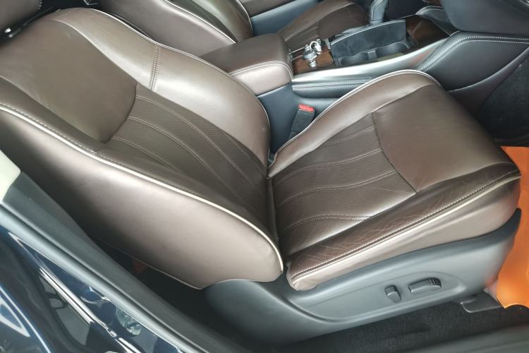 Used Infiniti QX60 2016 2.5 S/C Hybrid Two-Wheel-Drive Excellence Edition China V Standard