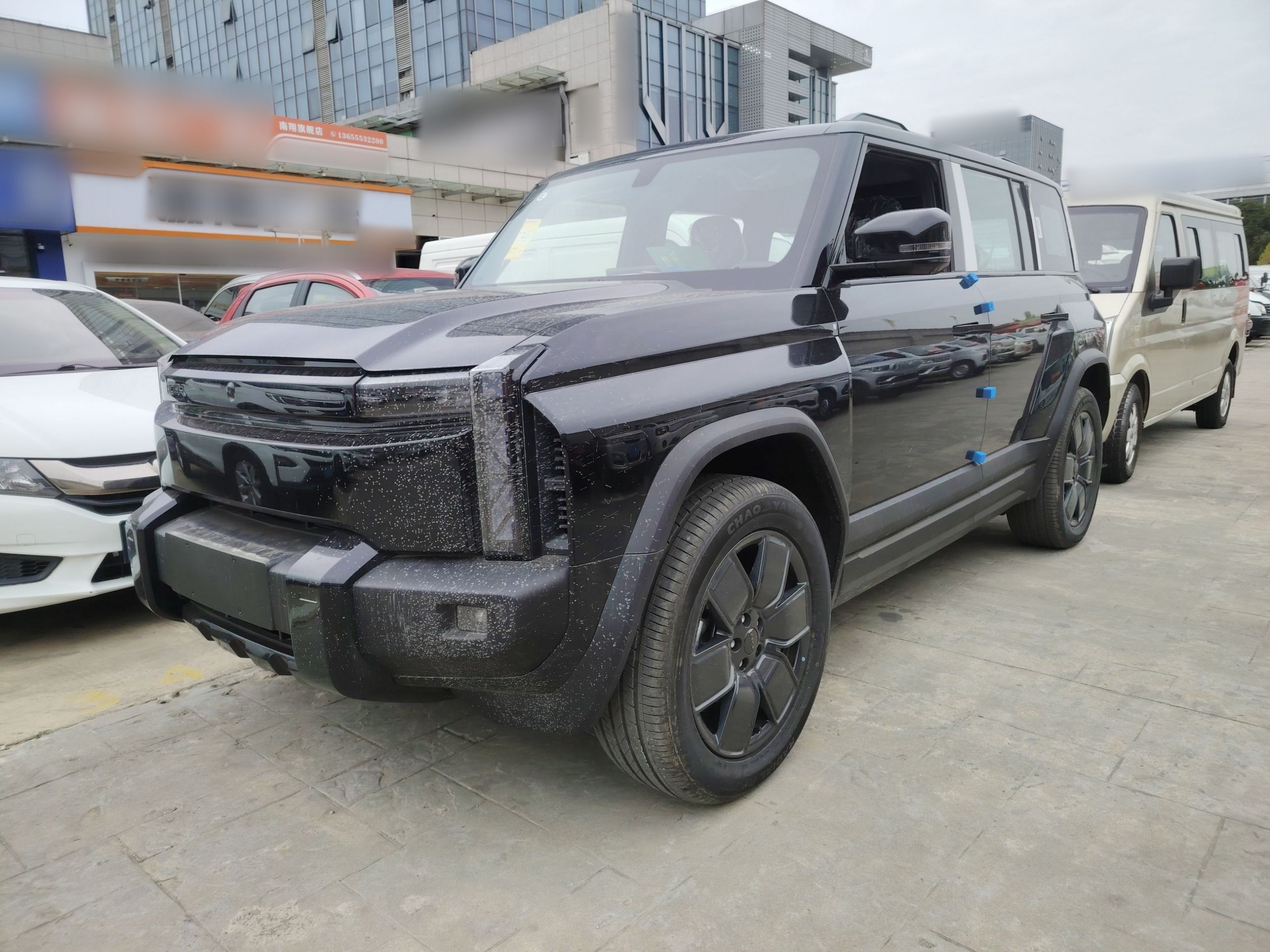 Под передней частью автомобиля