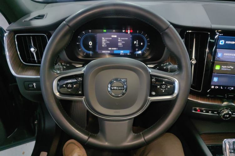 Used Volvo XC60 2022 B5 4x4 Smart Luxury Edition
