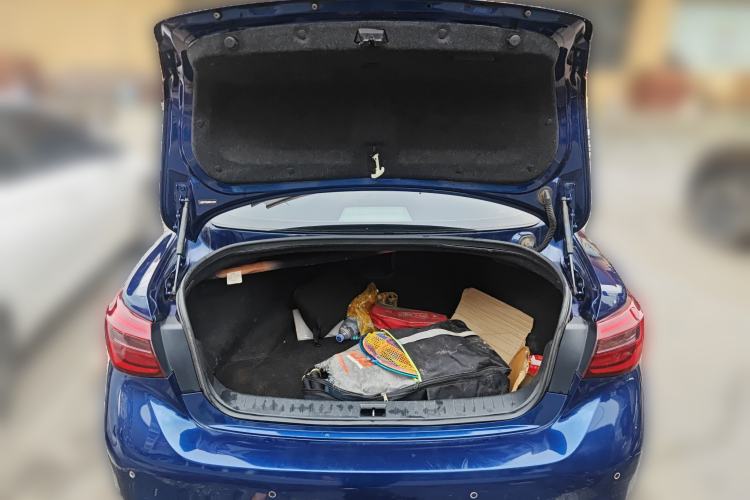 Used Infiniti Q50L 2018 2.0T Enjoyment Version China VI Standard
