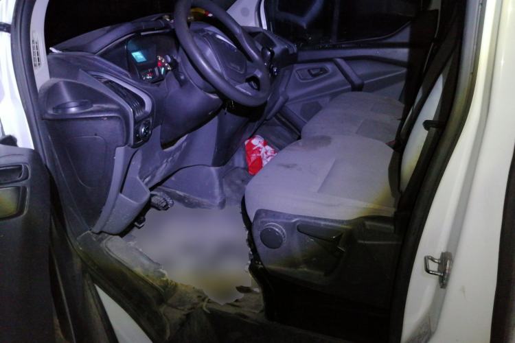 Used Ford Transit 2017 2.0T Diesel Multi-Purpose Commercial Vehicle Short Wheelbase Low Roof China V Standard Driver Seat