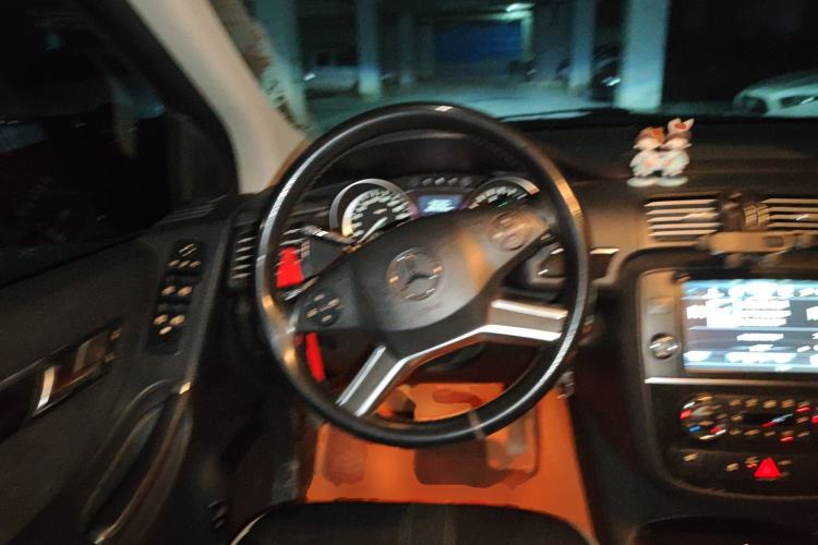 Used Mercedes-Benz R-Class 2017 R 320 4MATIC Business Edition Prestige Model Steering Wheel