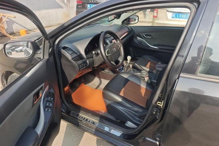 Used Zotye Z300 2014 1.5L Value Edition Manual Comfort Model
