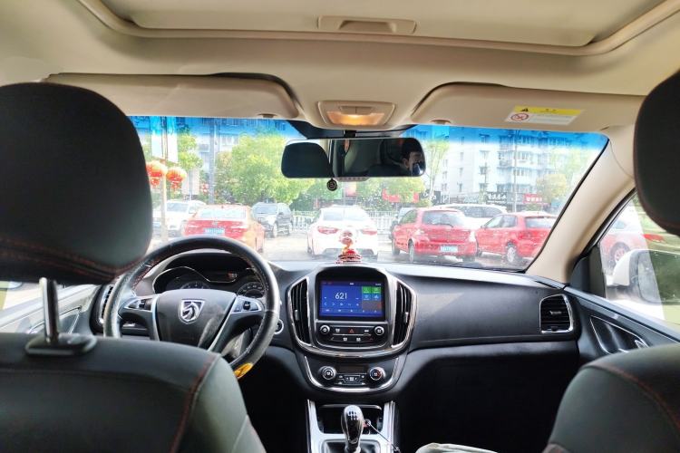 Used Baojun 560 2016 1.8L Manual Luxury Edition Center Console